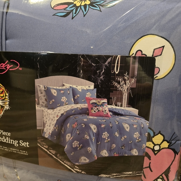 Ed Hardy King 8 piece complete Bedding set new - Picture 2 of 8